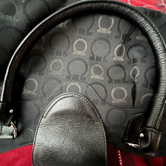 Authentic  Salvatore Ferragamo shoulder bag - Picture 3 of 12